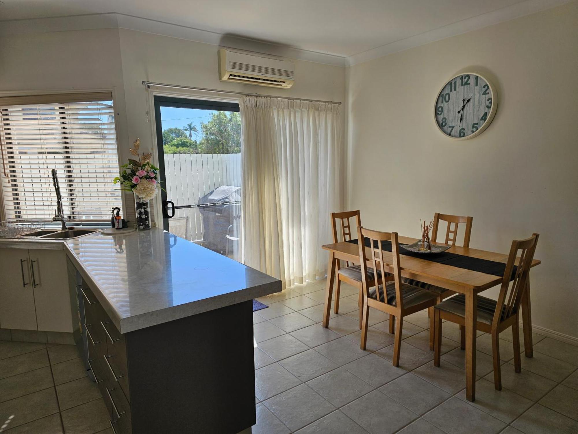 Koola Beach Apartments Баргара Екстериор снимка