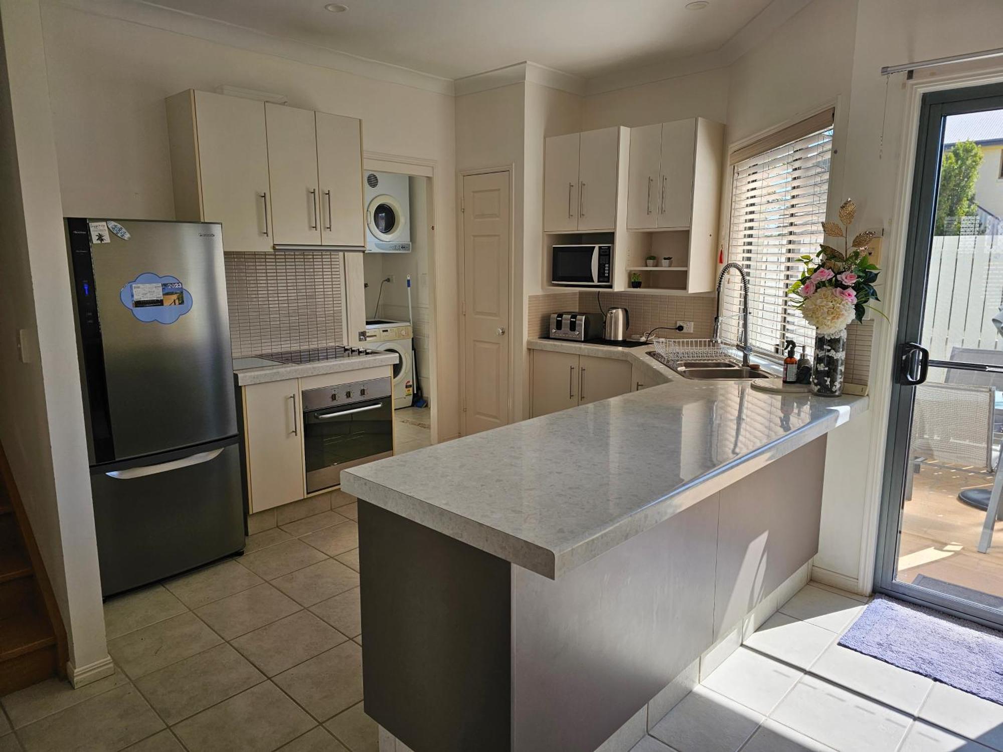 Koola Beach Apartments Баргара Екстериор снимка